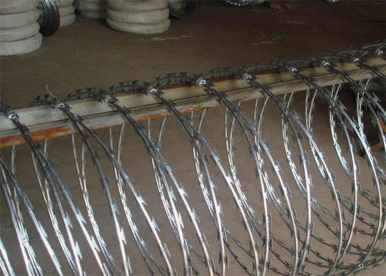 गर्म डुबकी जस्ती कॉन्सर्टिना कांटेदार तार कॉइल BTO30 कांटेदार तार कॉइल